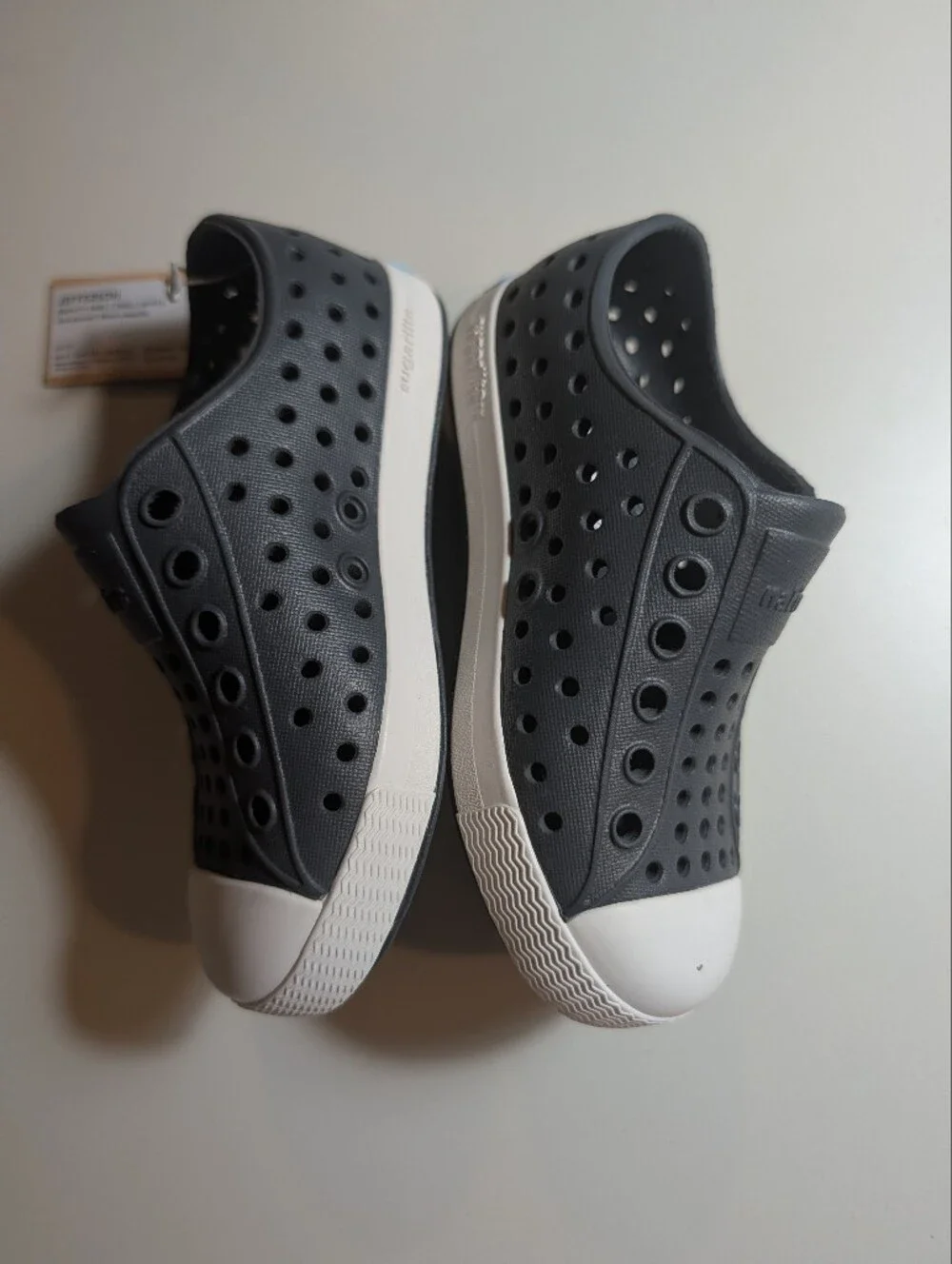 Native Kids Water Shoes in Gravity Grey with White Toe Caps Child 7 NWT